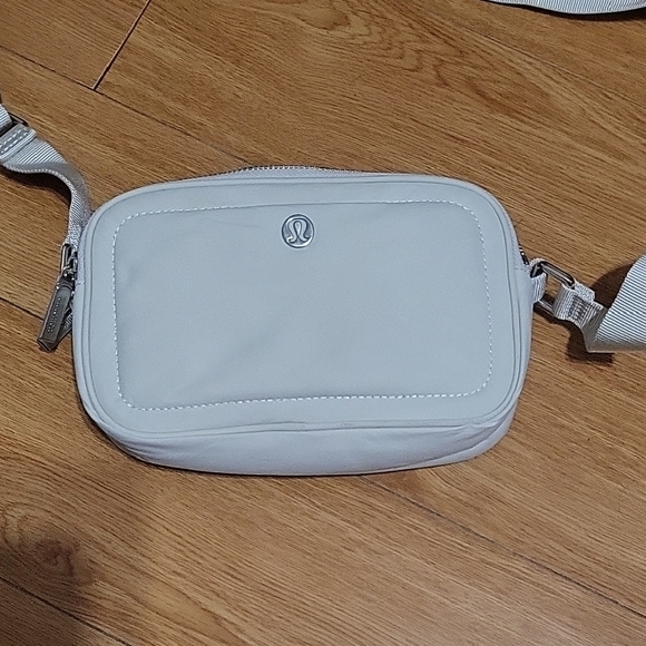 lululemon athletica Silver Belt Bag - Picture 5 of 12